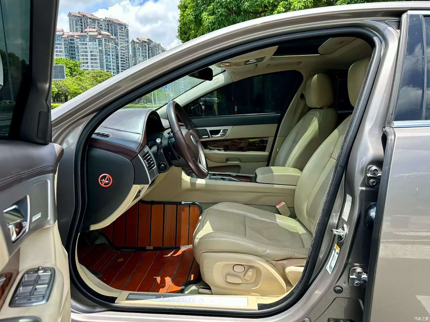 Jaguar XF, 2010 6