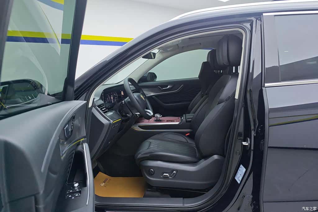 Hongqi HS5, 2024 9