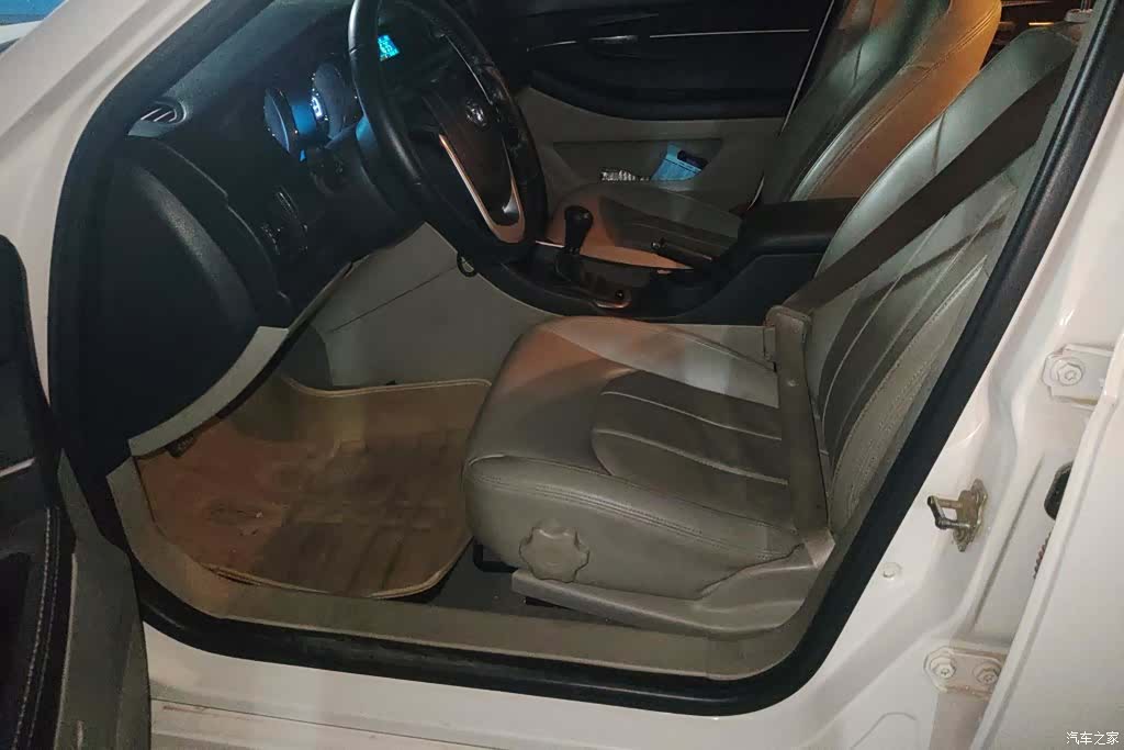 BAIC D50, 2015 9