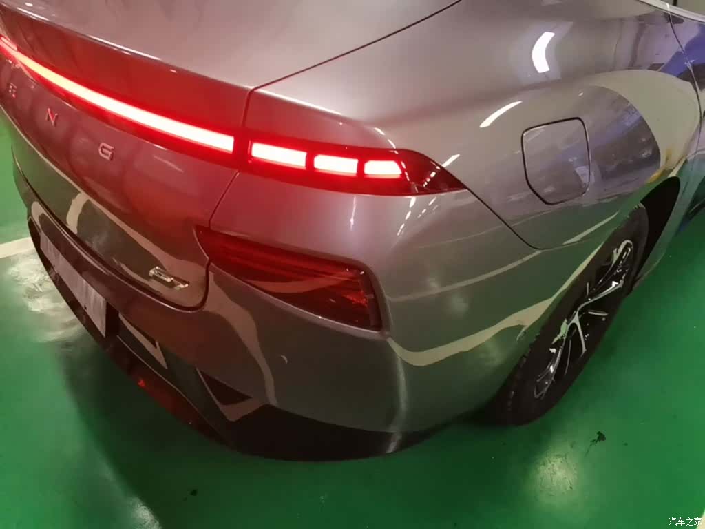 Xpeng P7, 2022 8