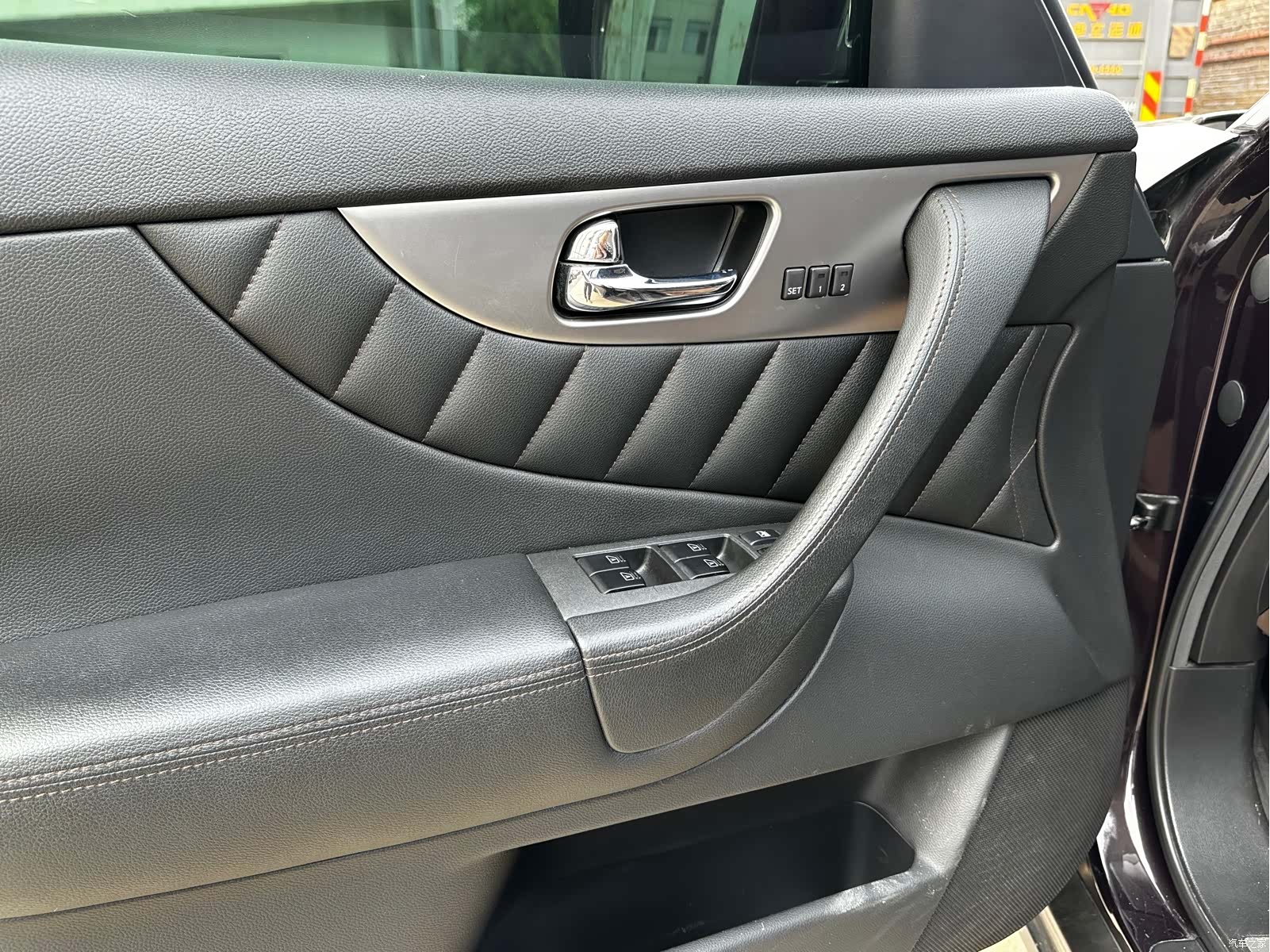 Infiniti FX35, 2012 10