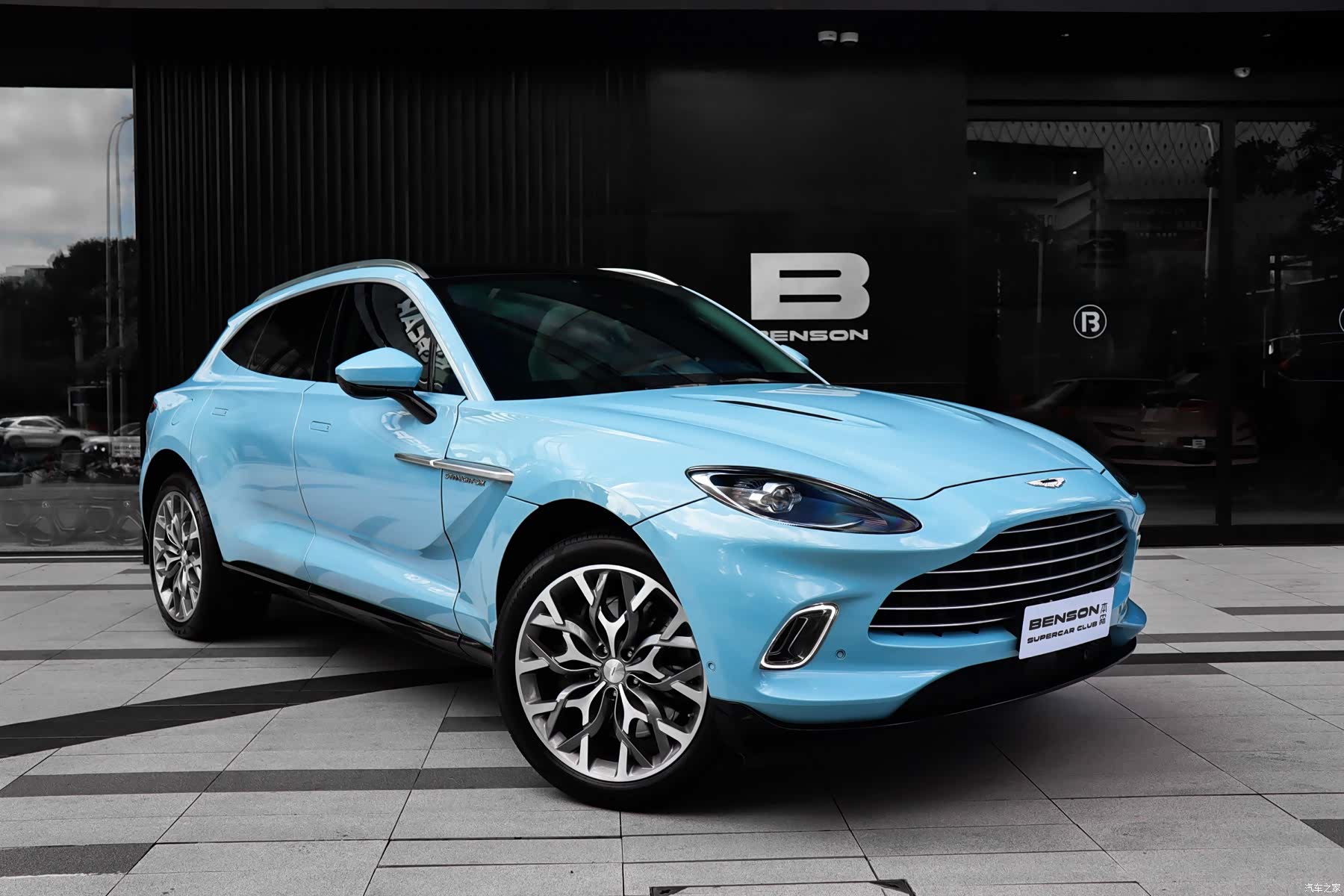 Aston Martin DBX
