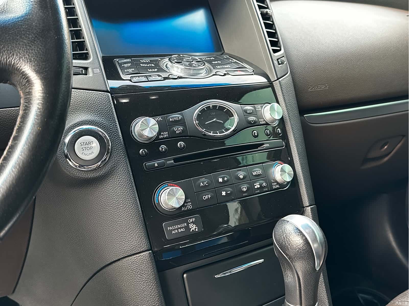 Infiniti FX35, 2012 8