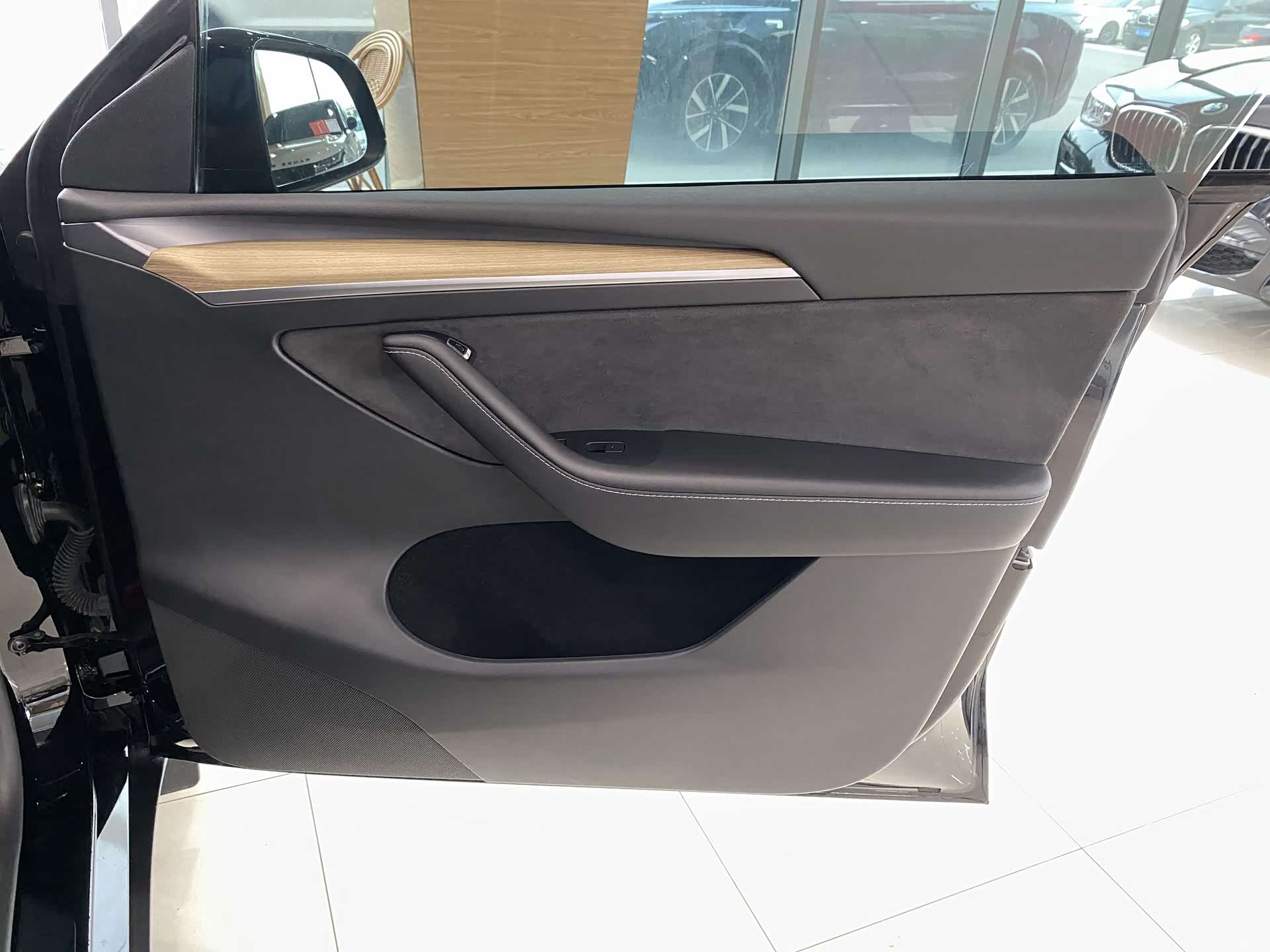 Tesla Model Y, 2023 9