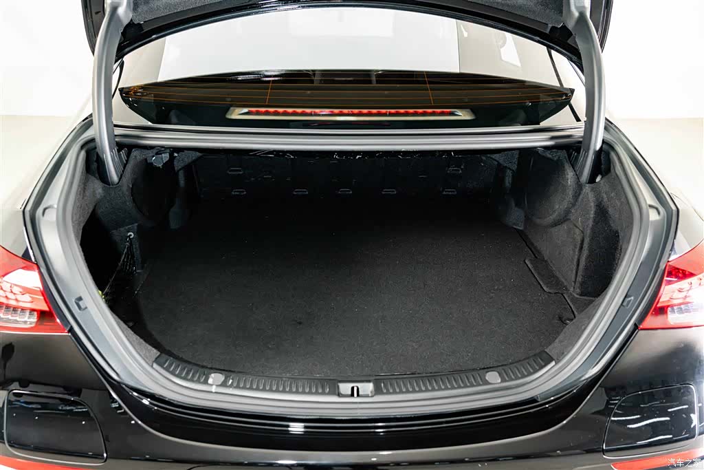Mercedes-Benz E-Class, 2021 24