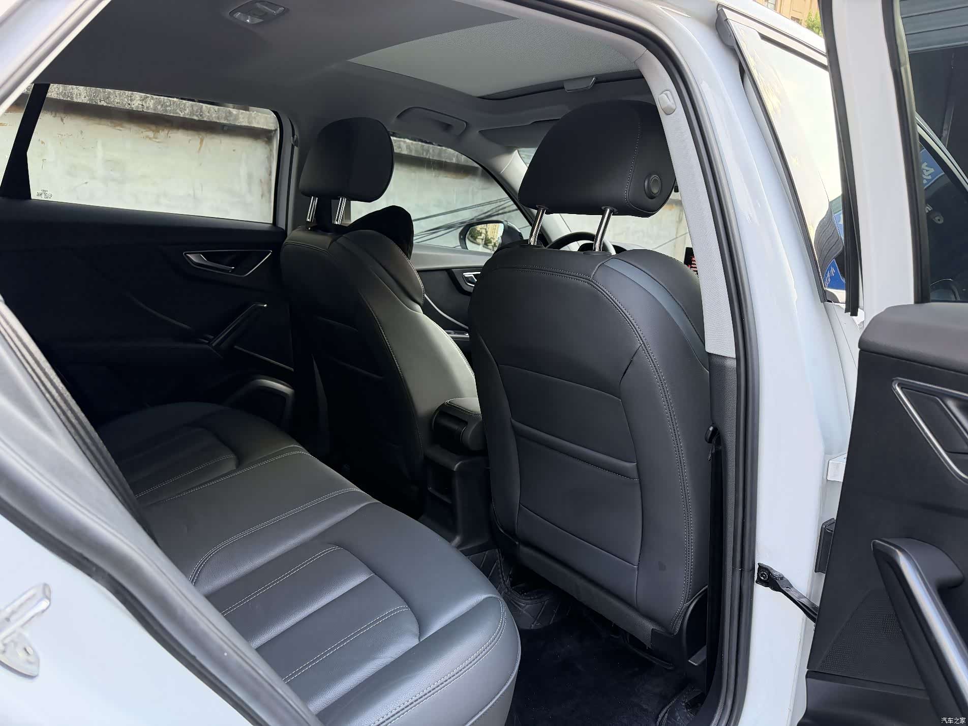 Audi Q2L, 2023 13