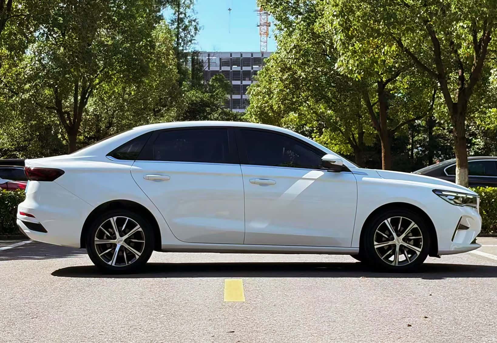 Geely Emgrand, 2022 4