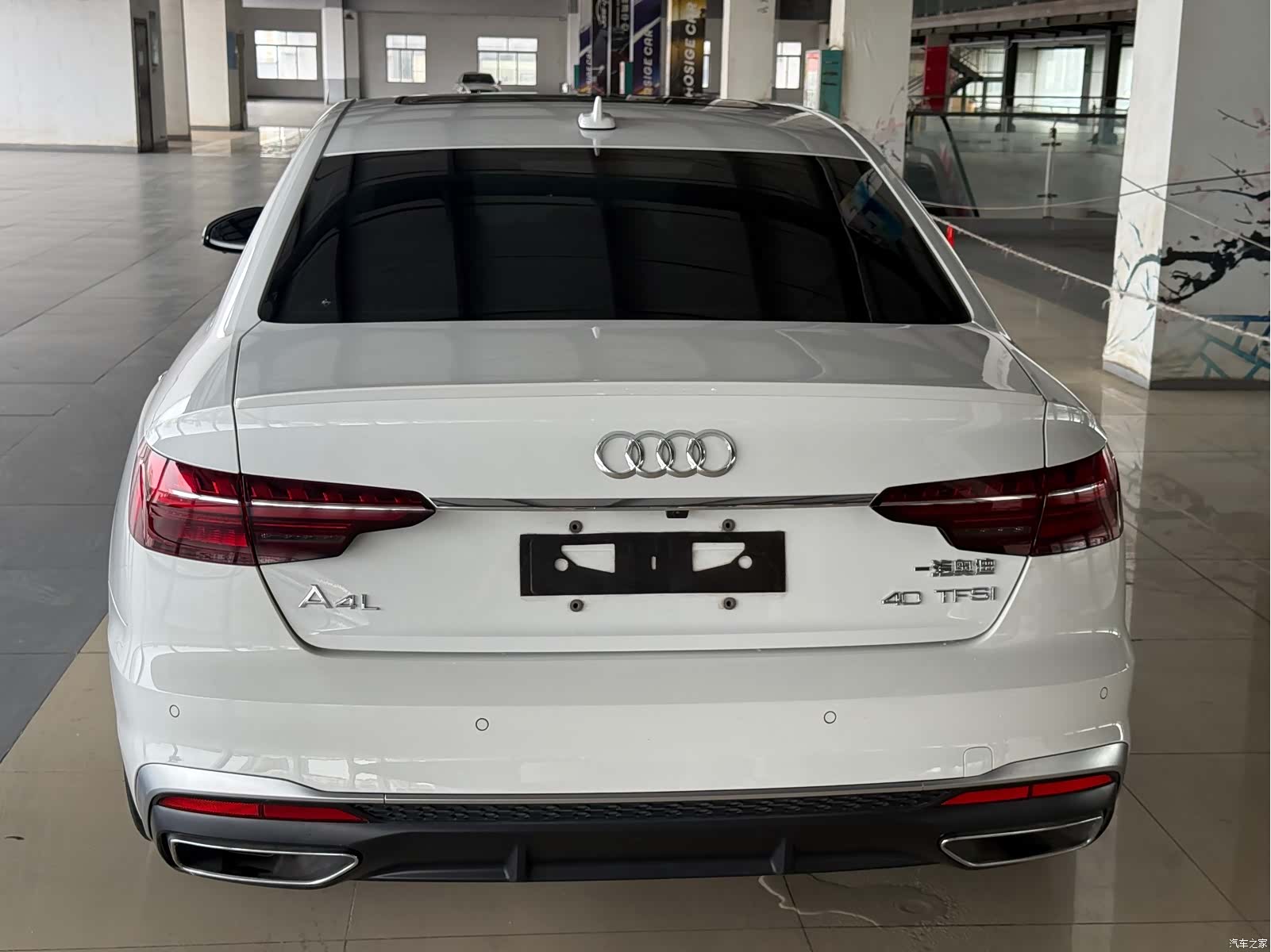 Audi A4L, 2021 все фото