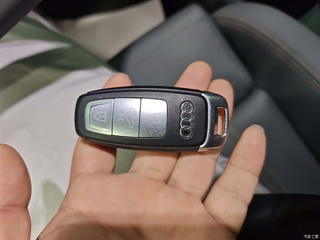 Audi Q4 e-tron, 2022 8