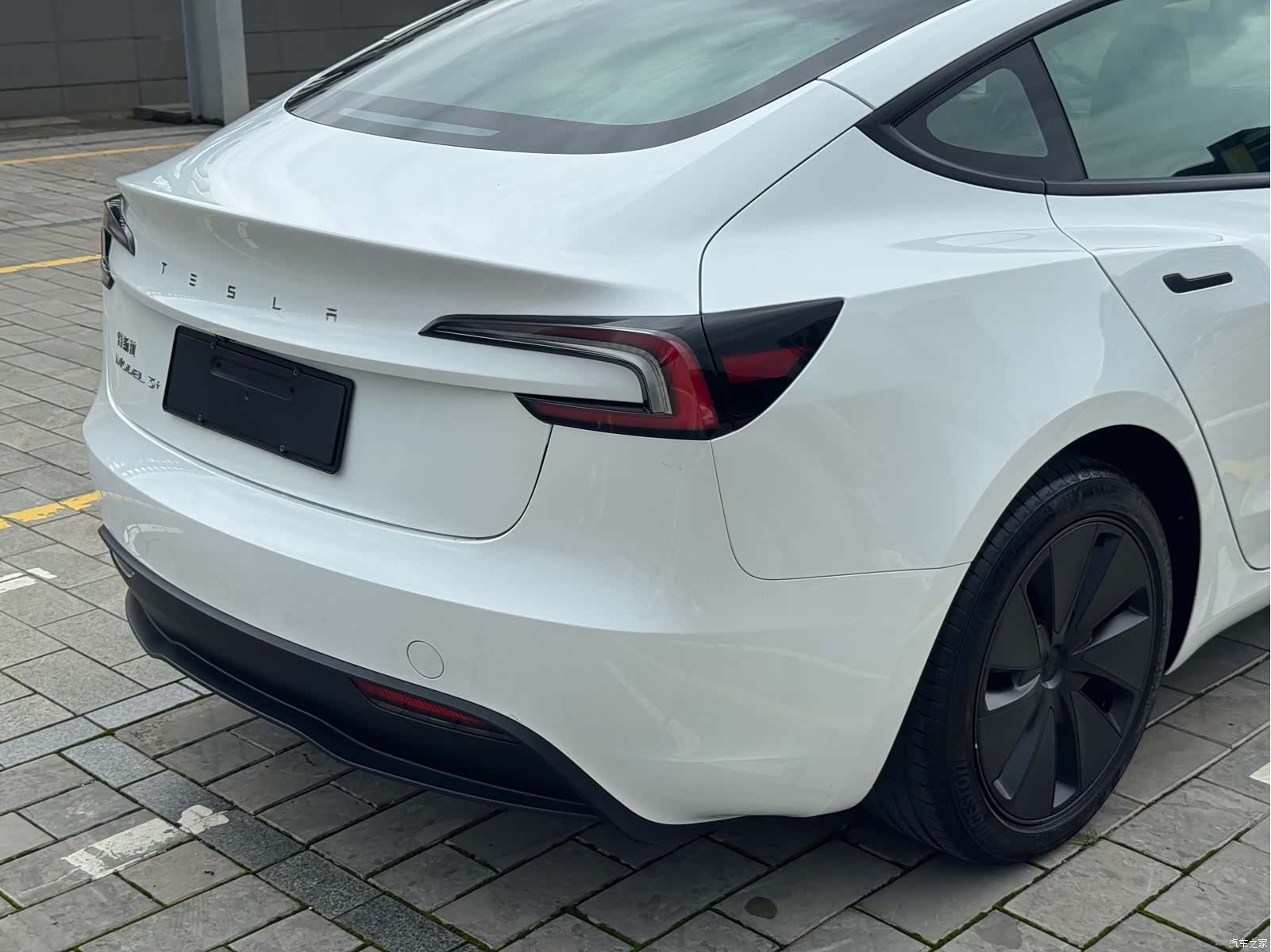 Tesla Model 3, 2025 17