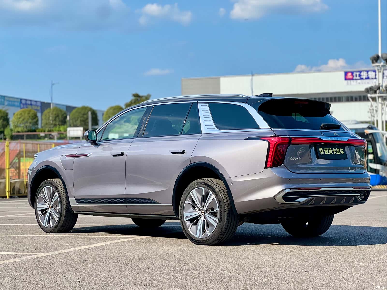 Hongqi E-HS9, 2021 3