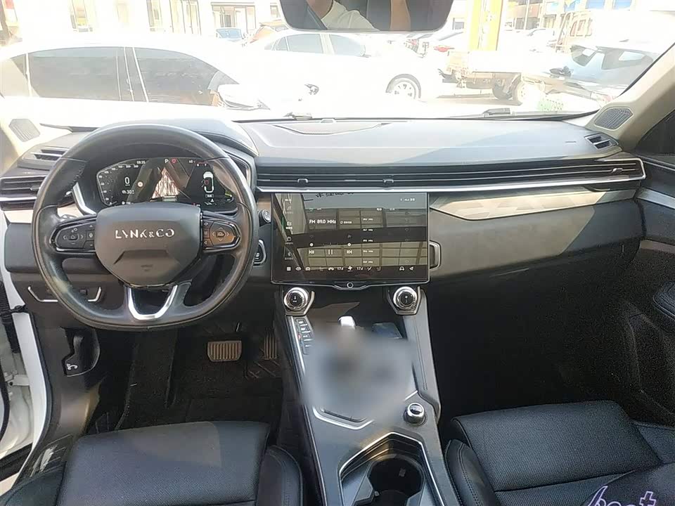 Lynk & Co 01