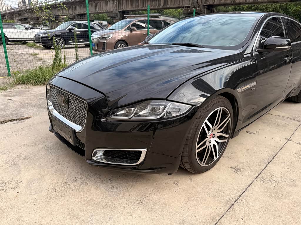 Jaguar XJ