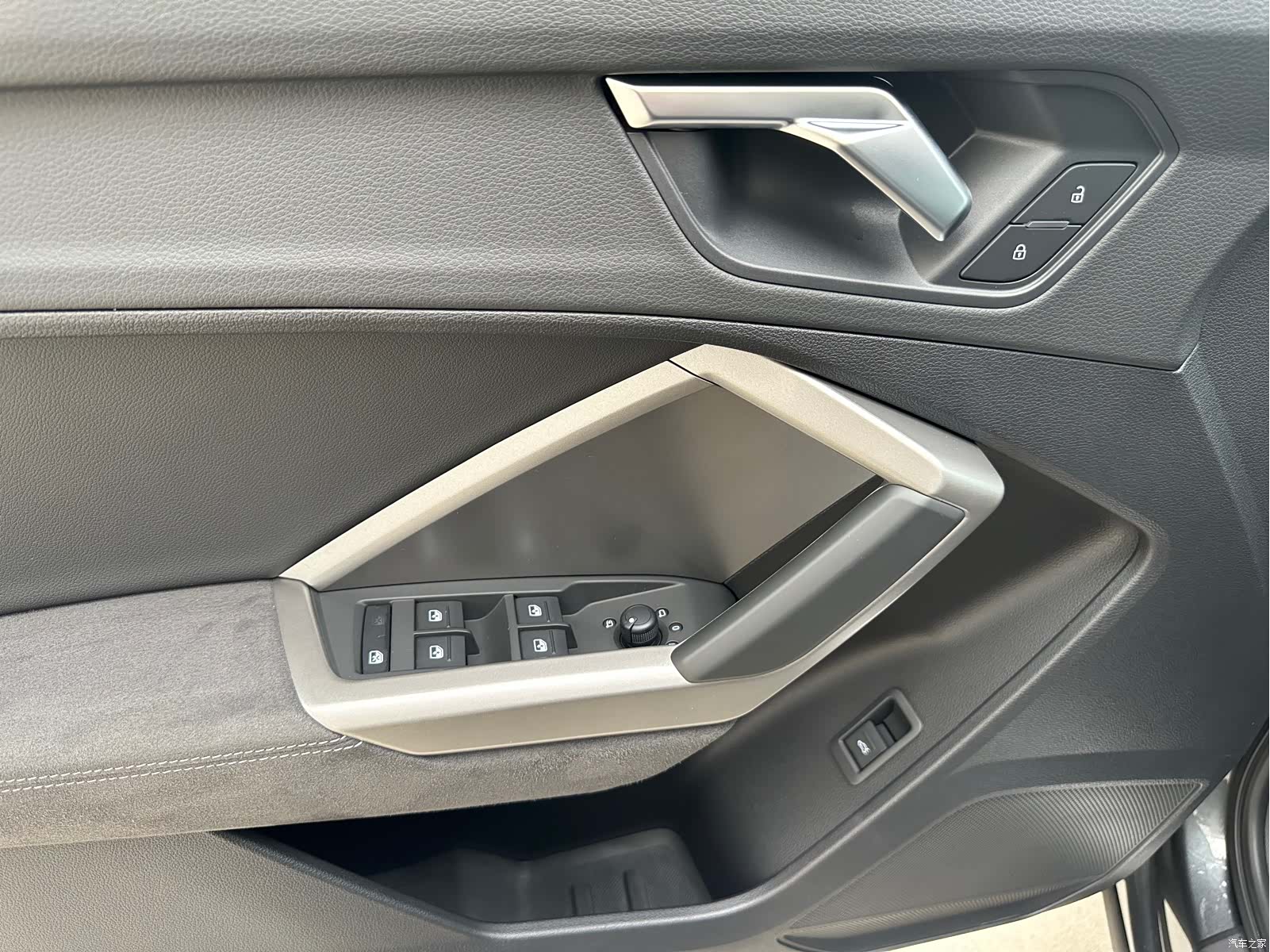 Audi Q3, 2023 4