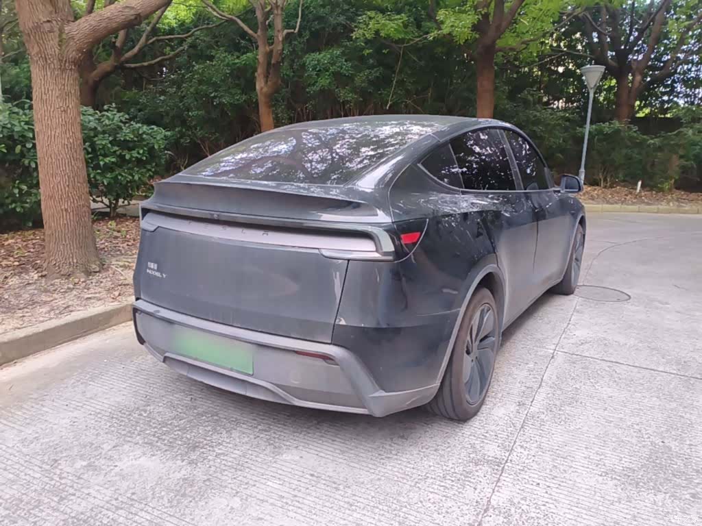Tesla Model Y, 2025 7