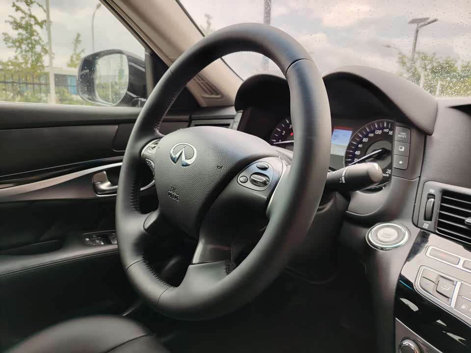 Infiniti Q70 Infiniti Q70