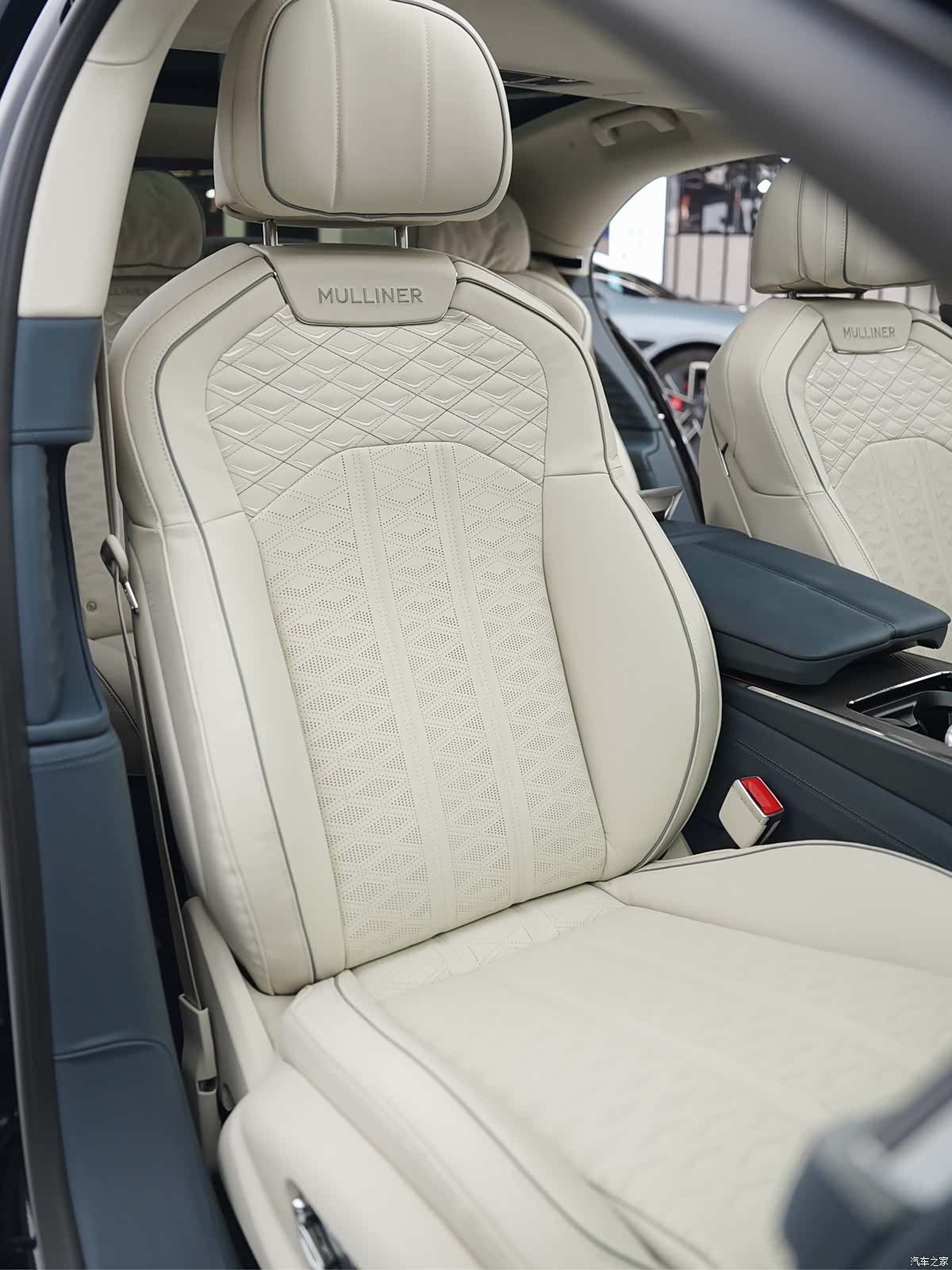 Bentley Flying Spur, 2025 12