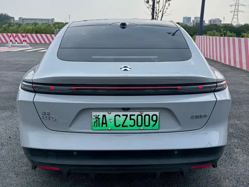 NIO ET5