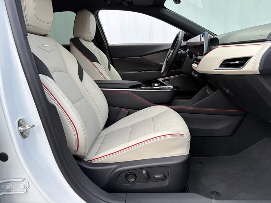 Cadillac GT4 2025, фото 16