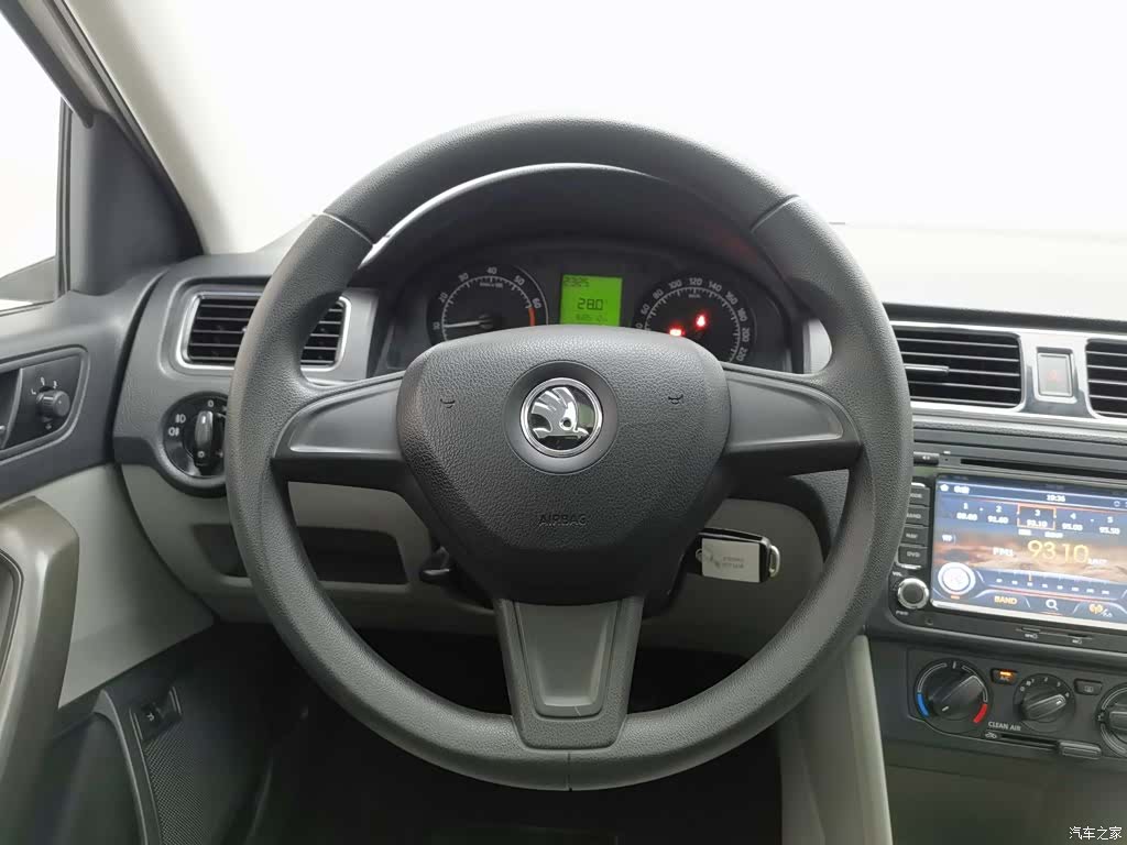 Skoda Rapid, 2017 11