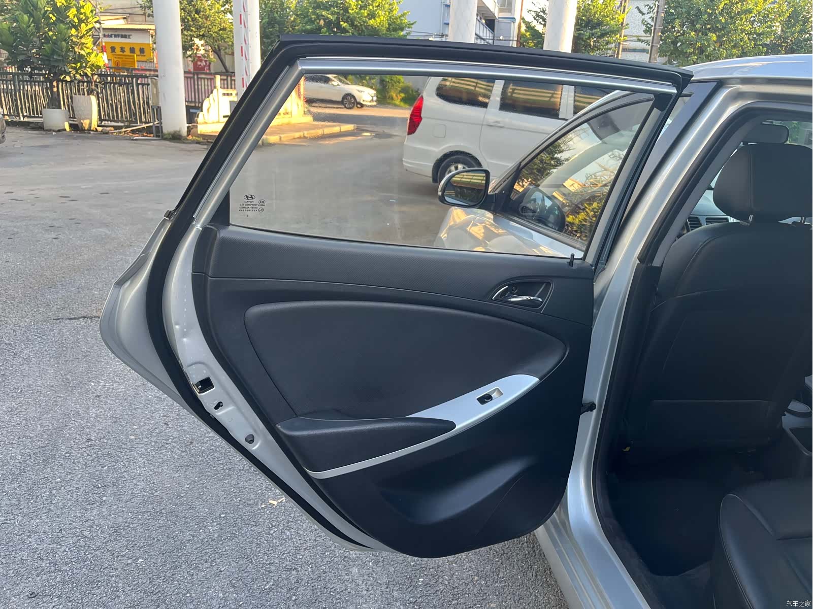 Hyundai GLS, 2012 17
