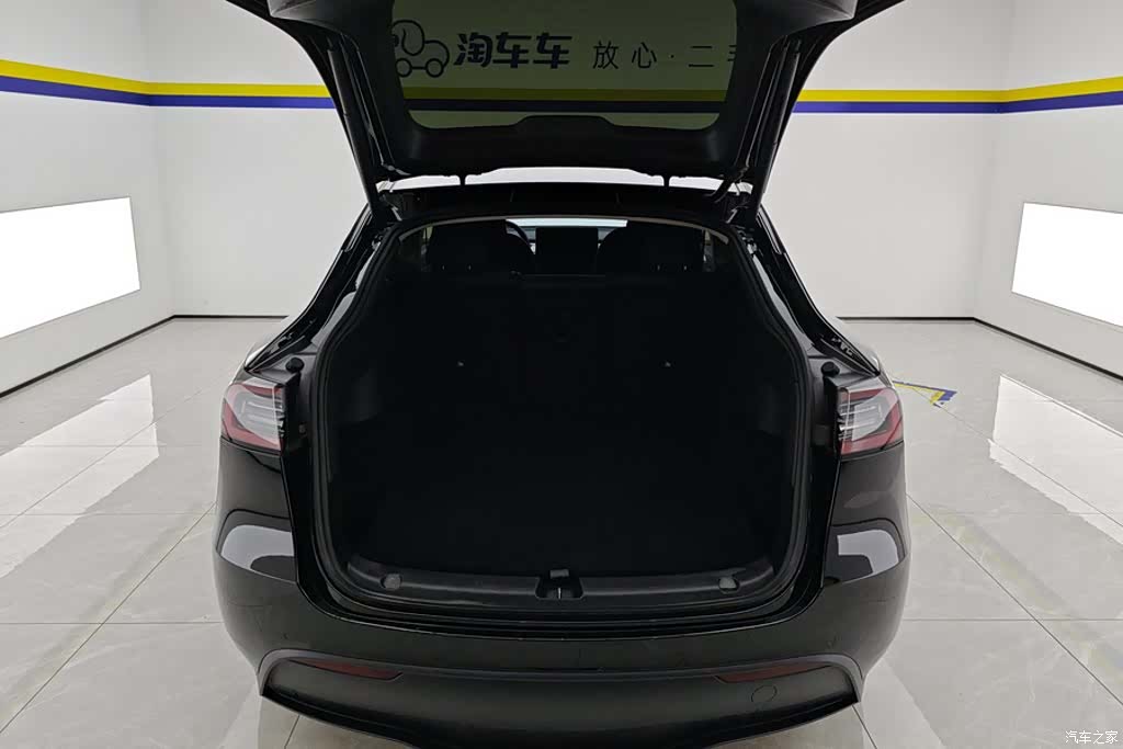 Tesla Model Y, 2024 4