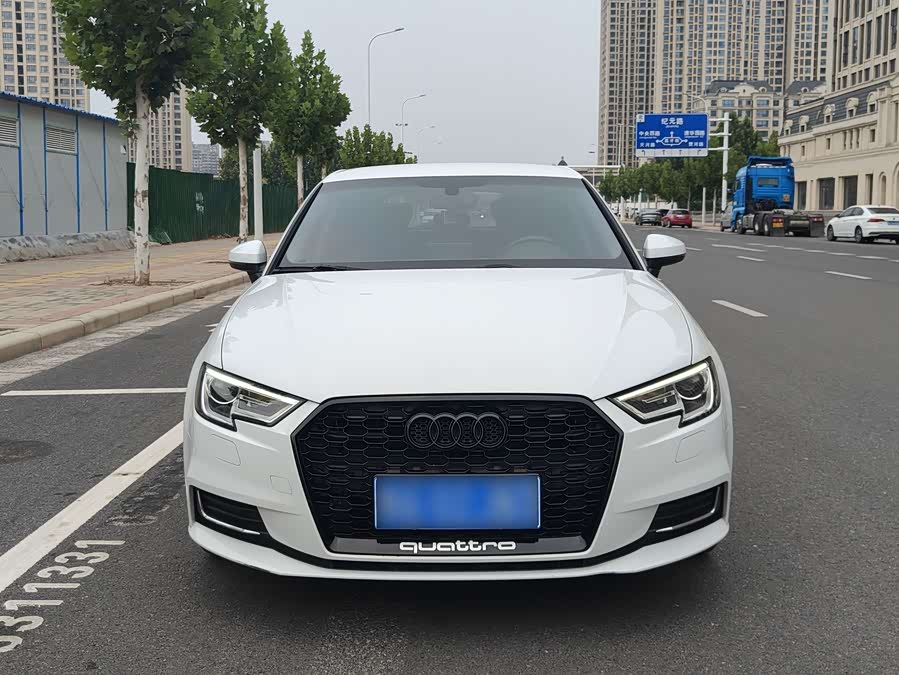 Audi A3 2019, фото 2