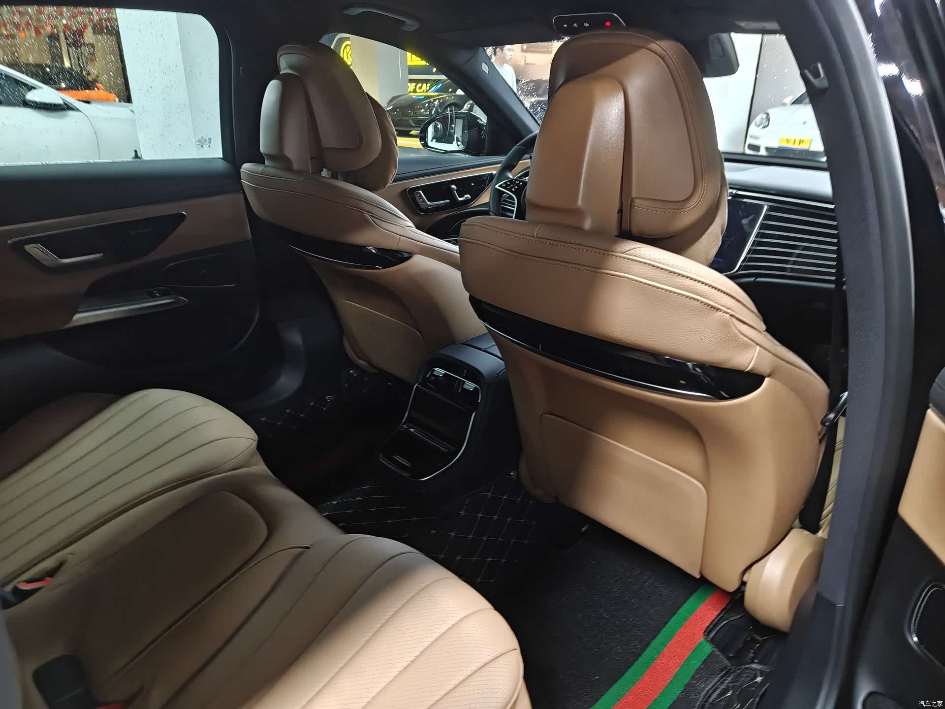 Mercedes-Benz E-Class, 2024 8