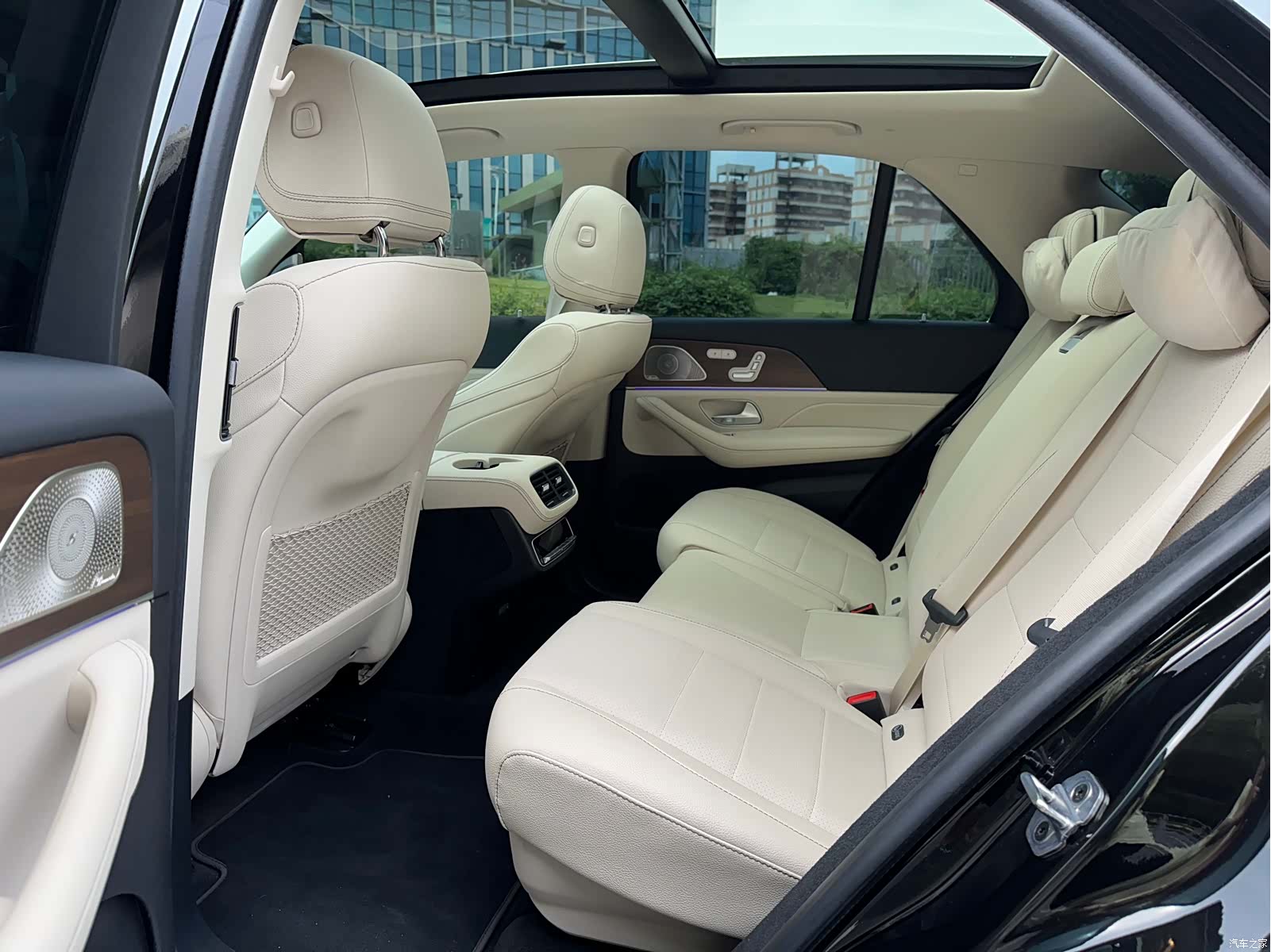 Mercedes-Benz GLE, 2024 все фото