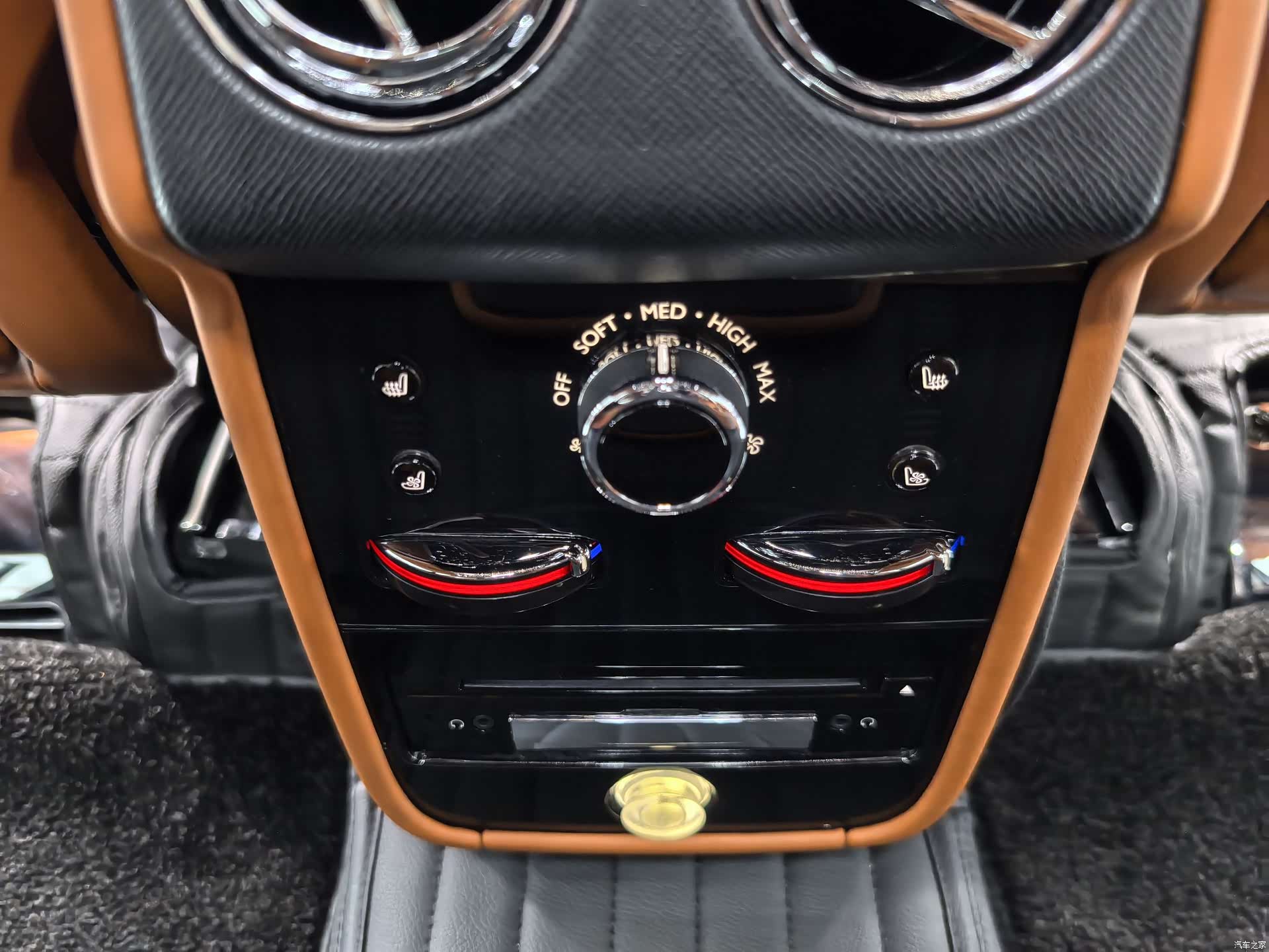 Rolls-Royce Cullinan, 2022 15