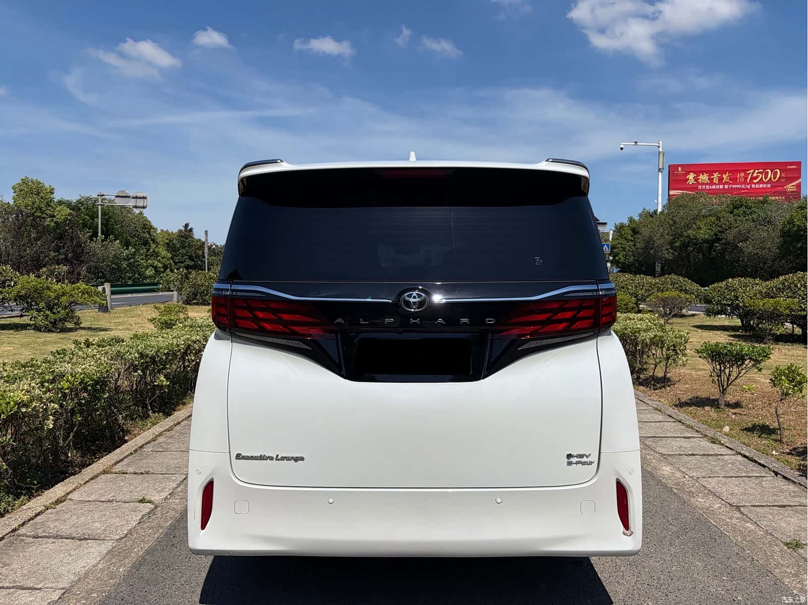 Toyota Alphard, 2024 4