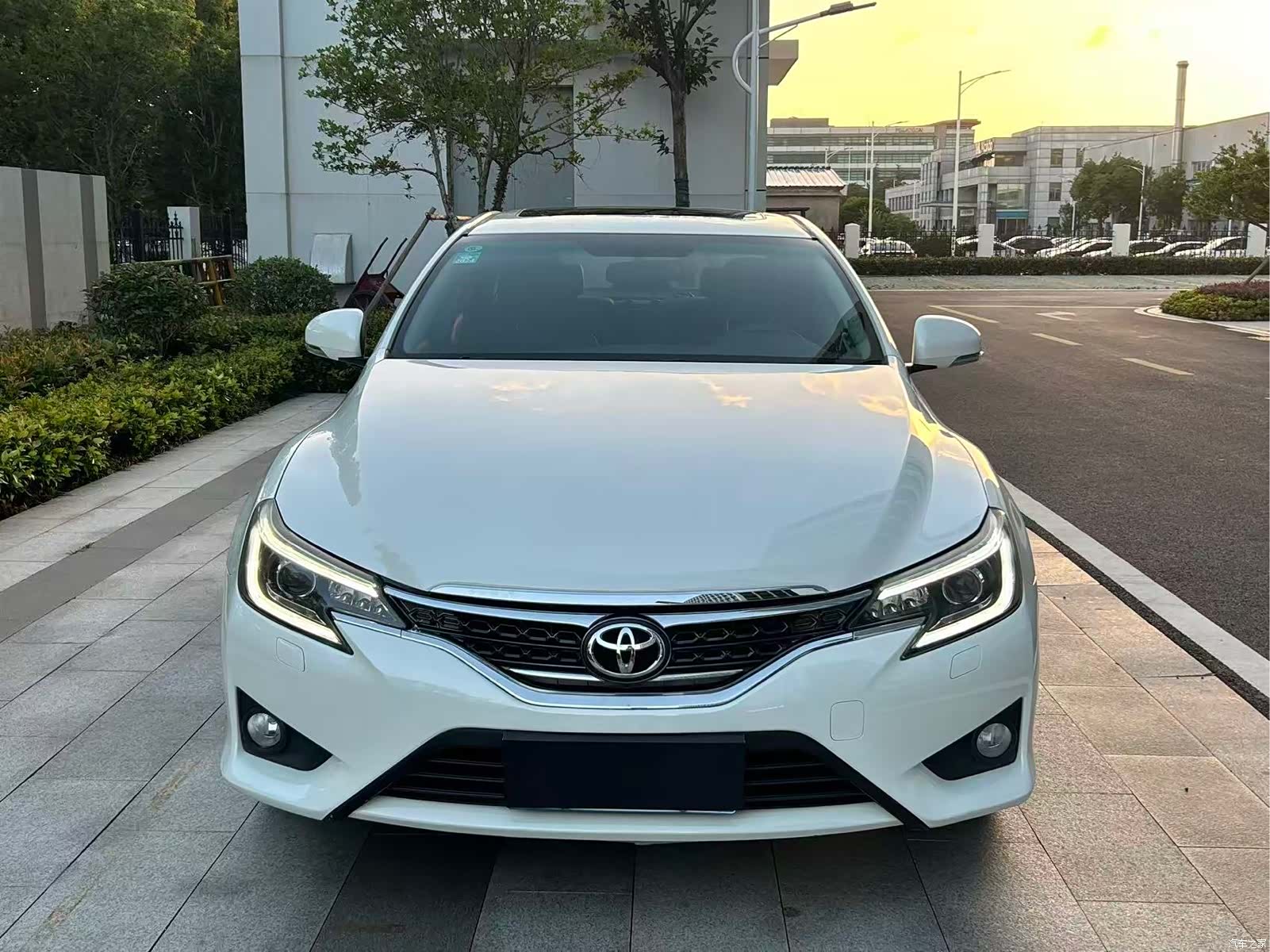 Toyota 2.5V, 2016 2
