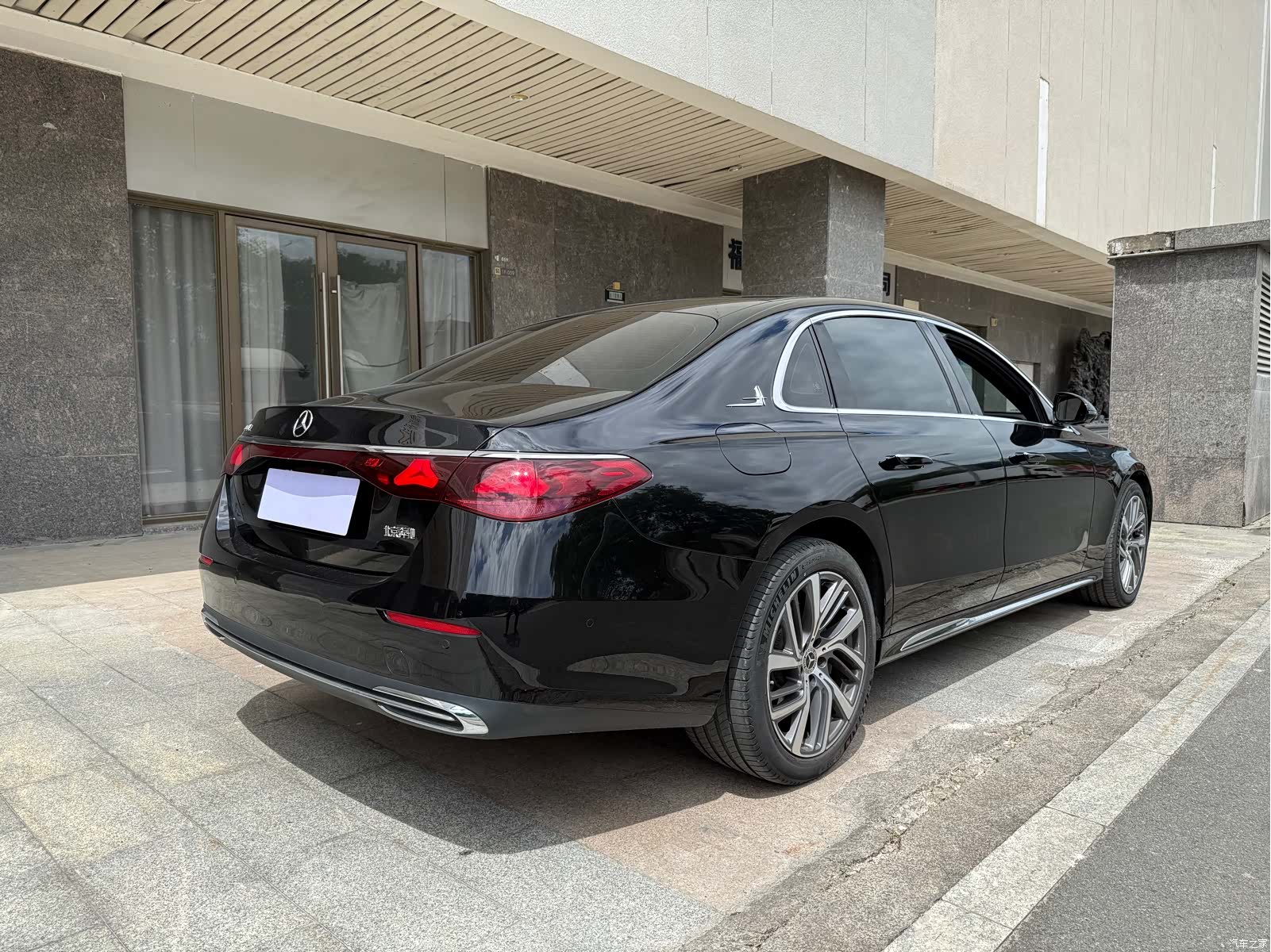 Mercedes-Benz E-Class, 2024 8
