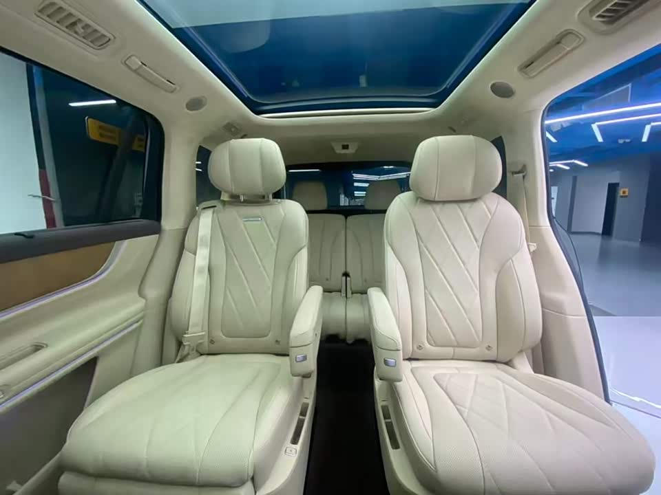 AITO Ask the world M9