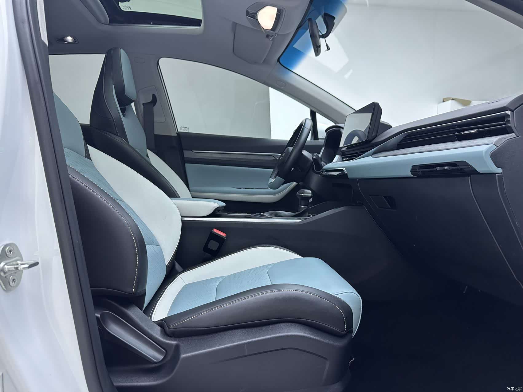 Geely Emgrand, 2022 8