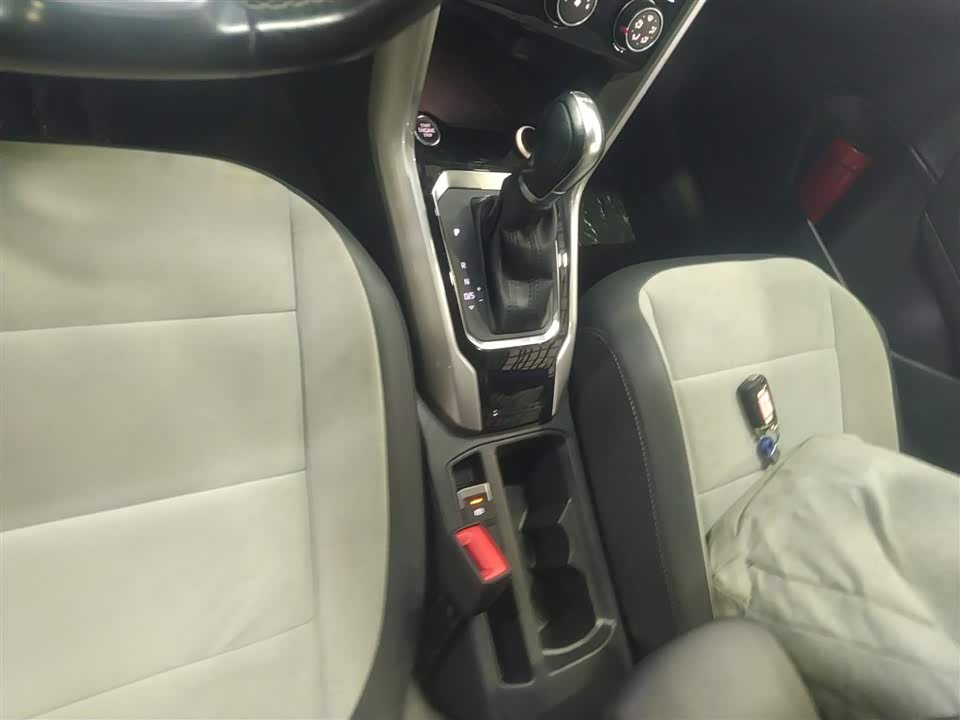 Volkswagen T-ROC exploring Songs