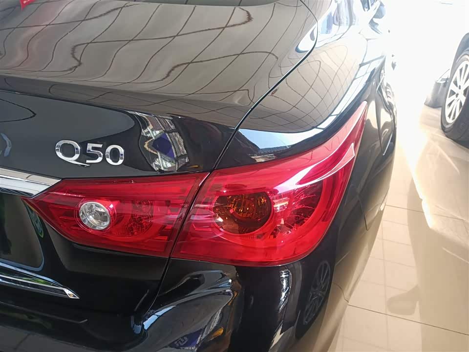 Infiniti Q50L