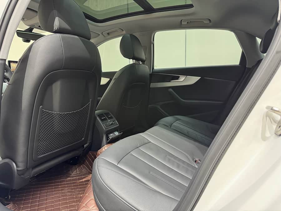 Audi A4L 2019, фото 15