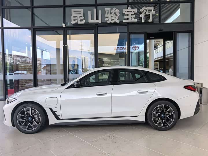 BMW i4 2023 eDrive40