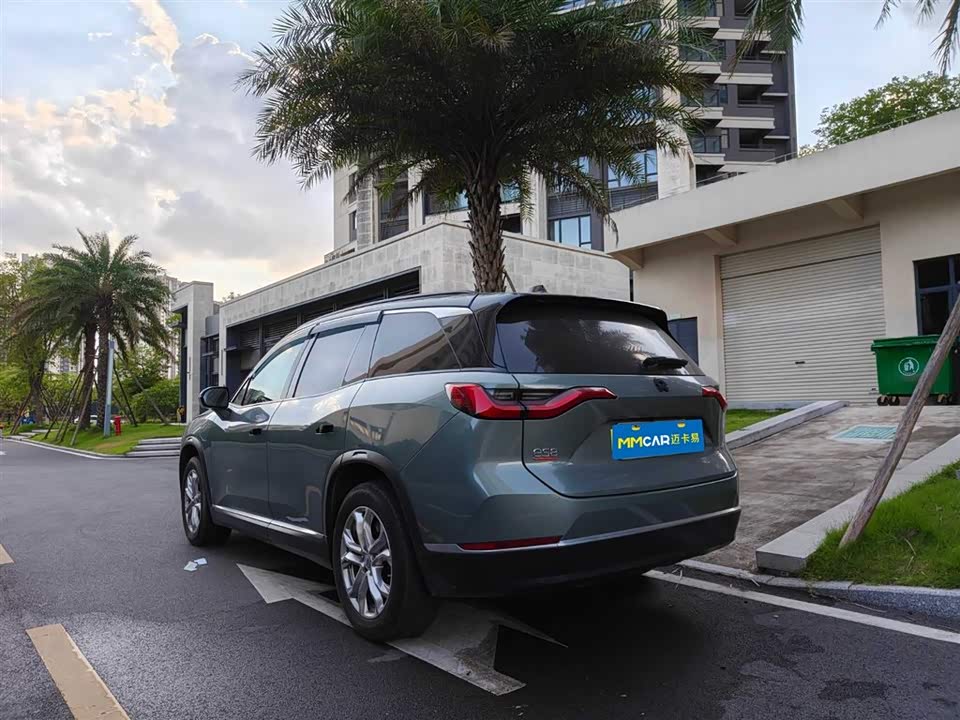 NIO ES8