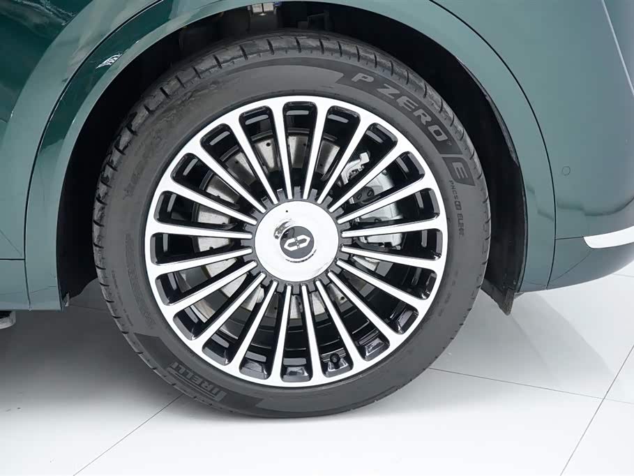 AITO Ask the world M8