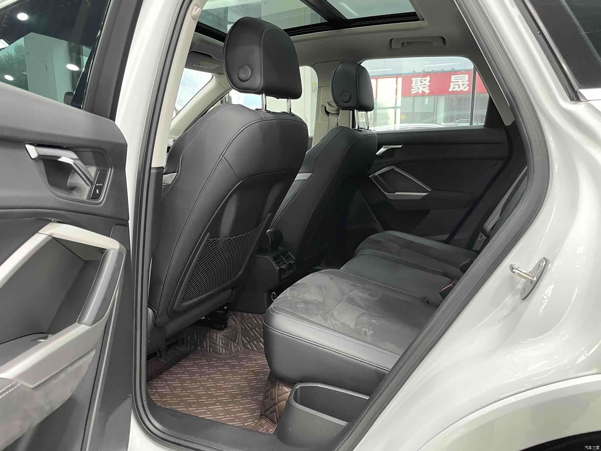 Audi Q3, 2022 10