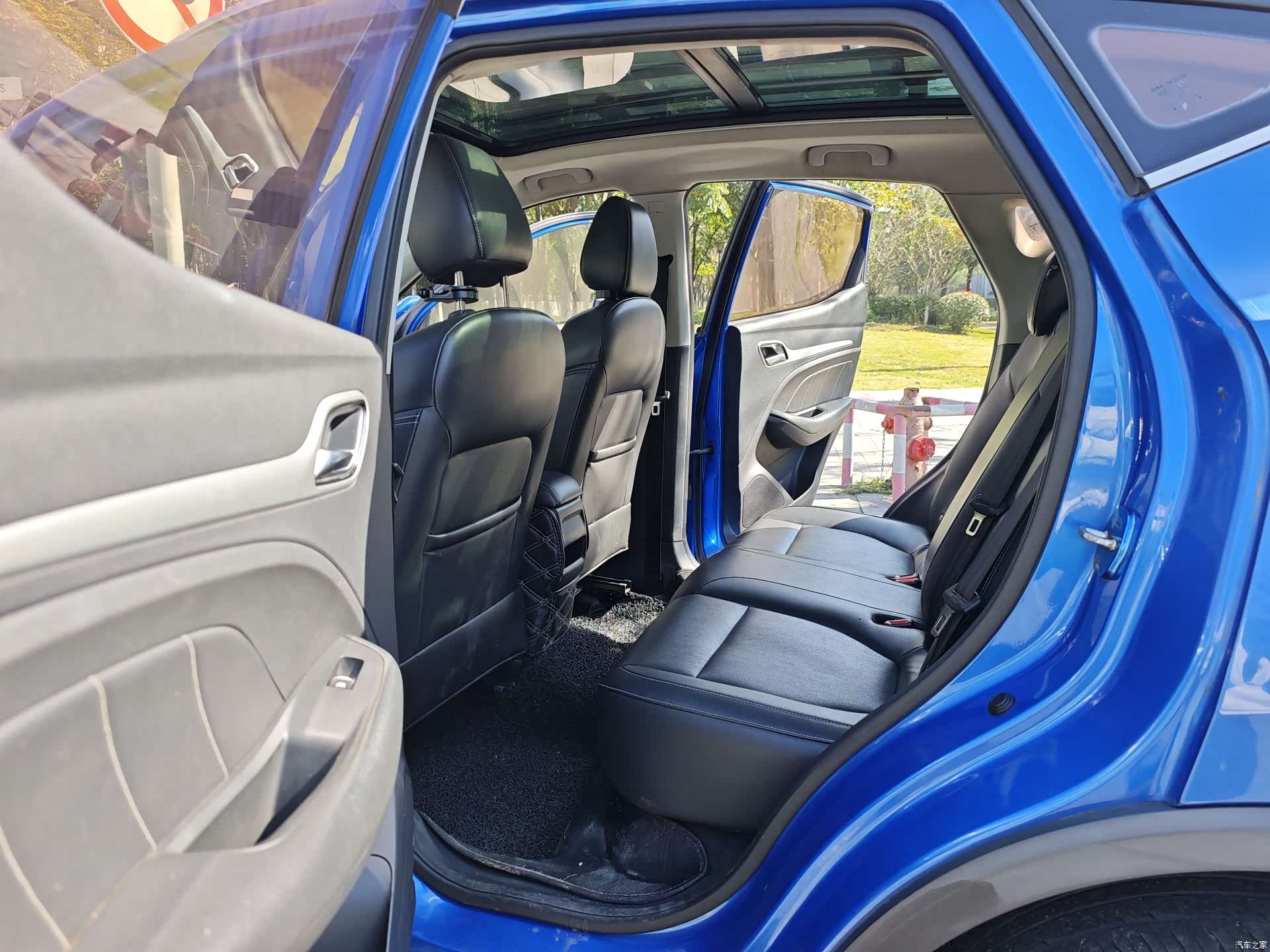 MG ZS, 2017 13