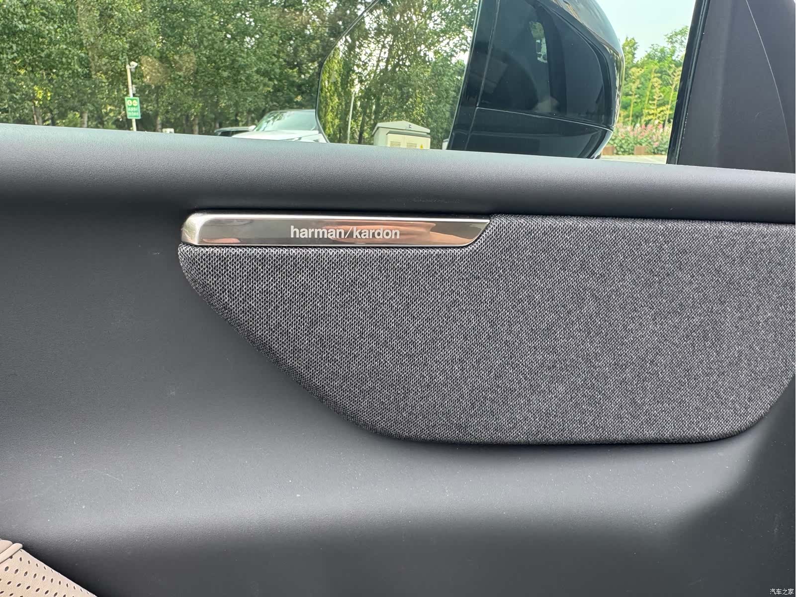 Volvo XC70, 2025 11