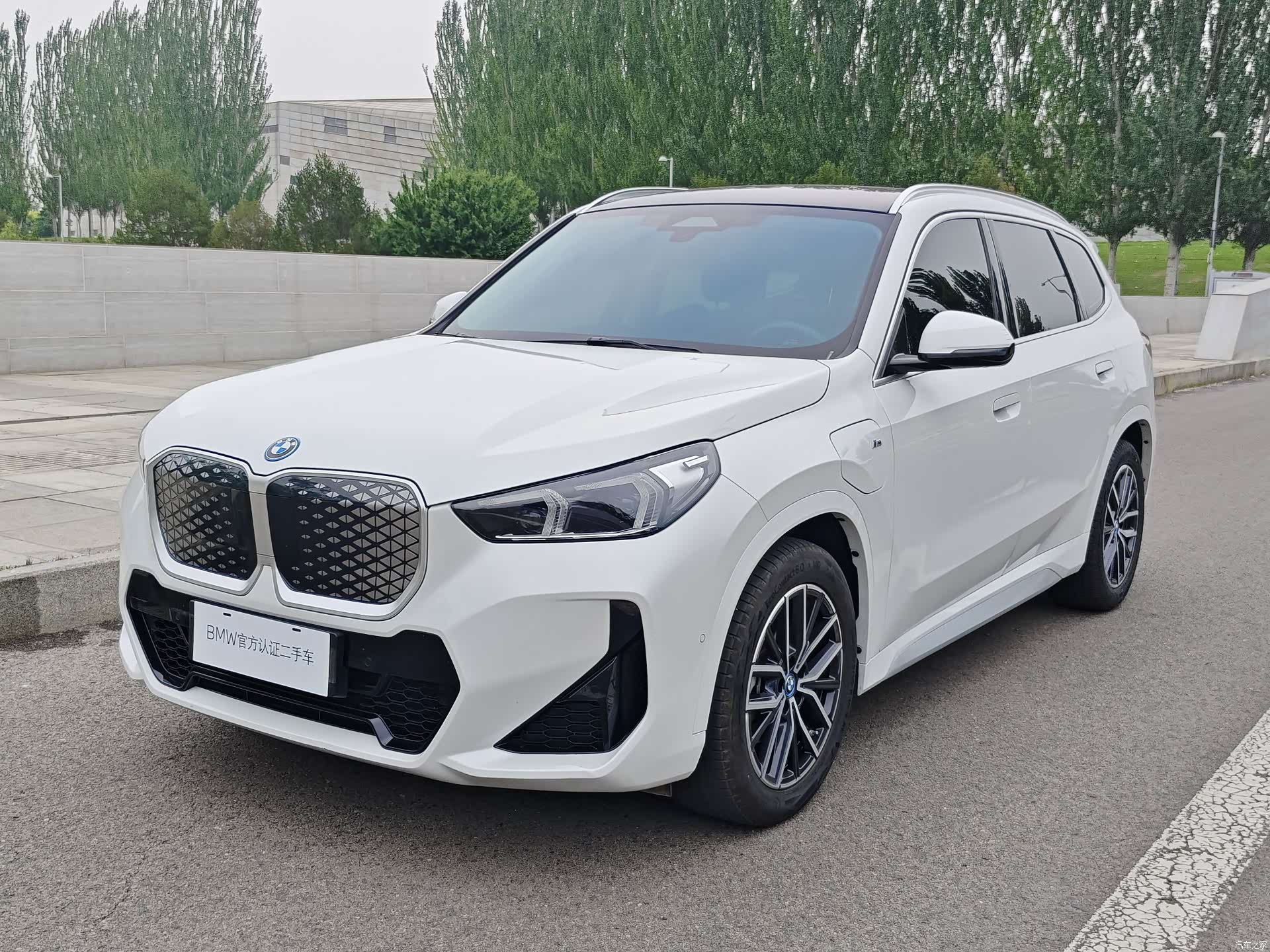 BMW iX1, 2025 1