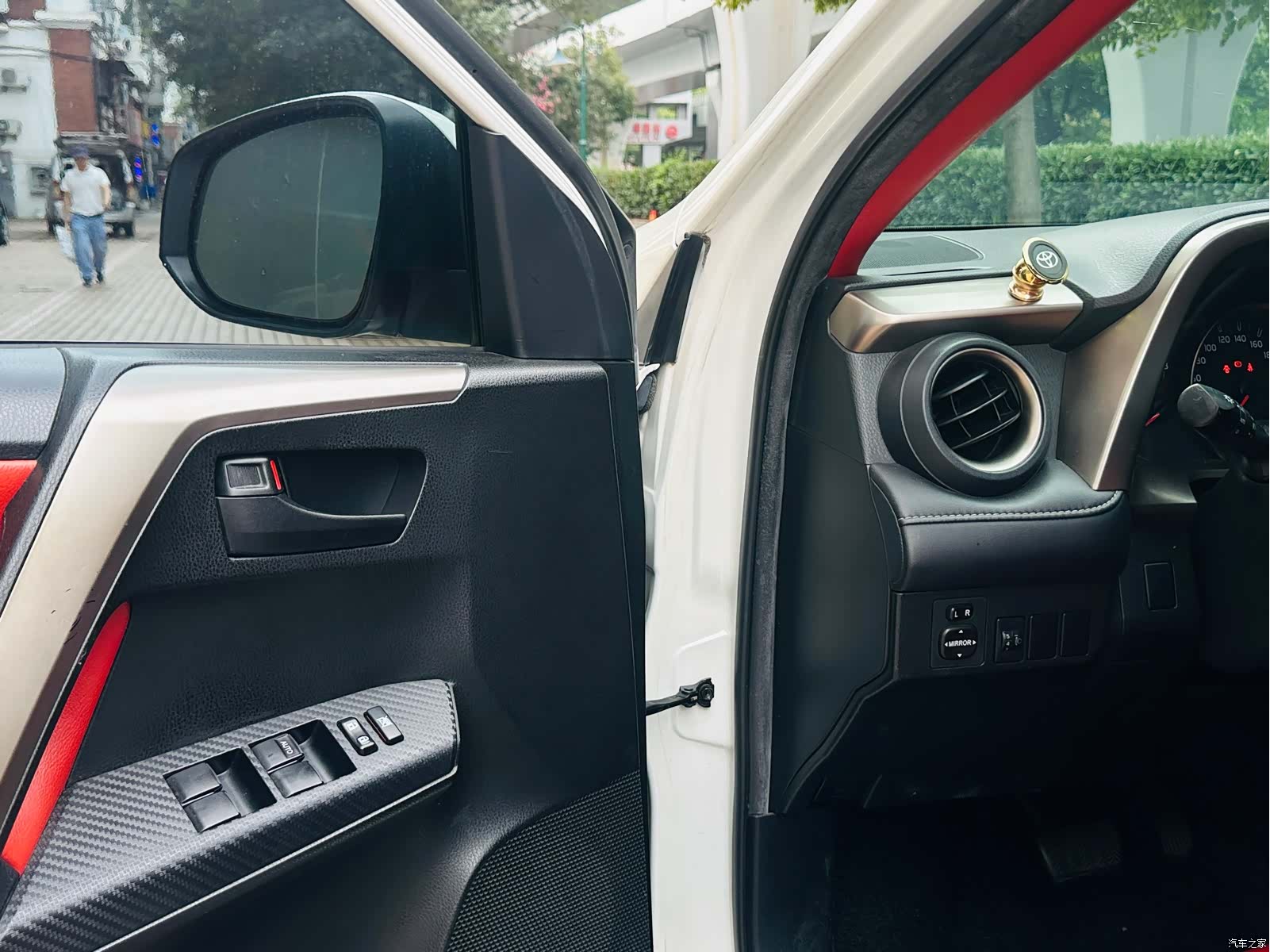 Toyota RAV4, 2014 13