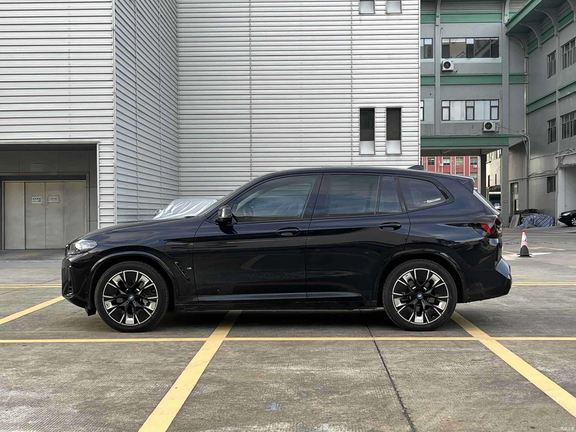 BMW iX3, 2023 4