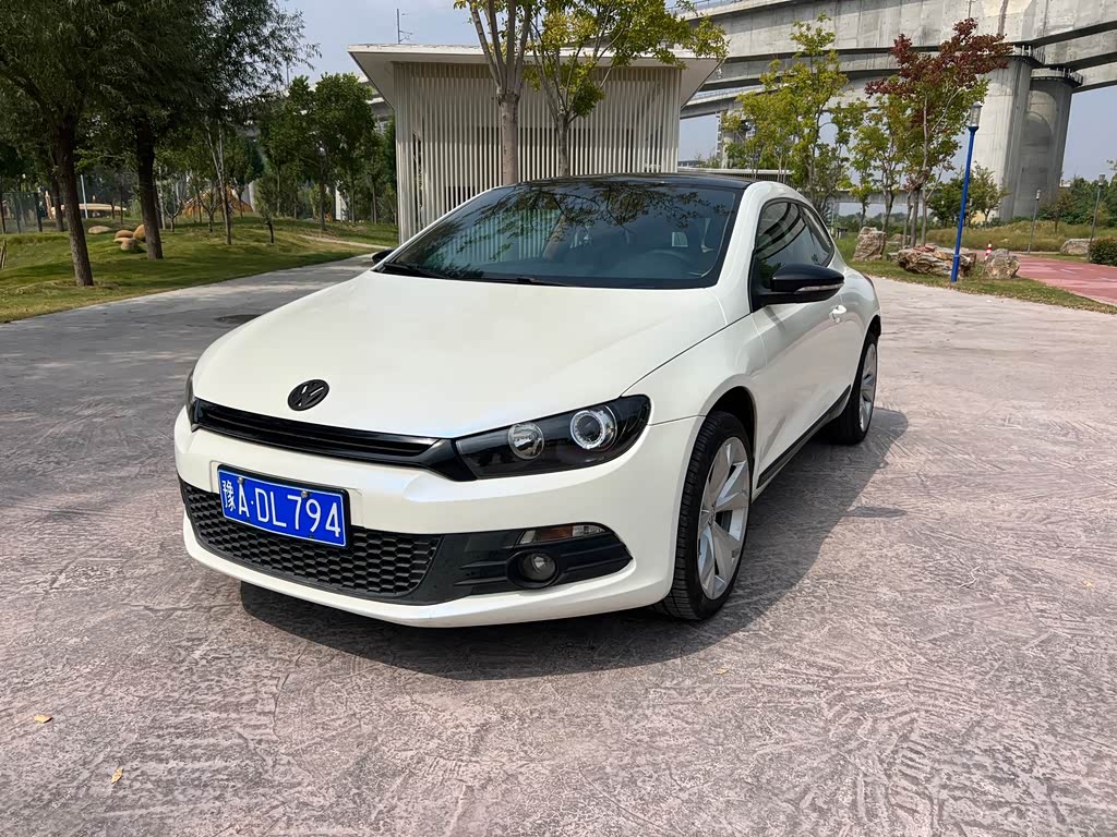 Volkswagen 2011 2.0TSI Luxury