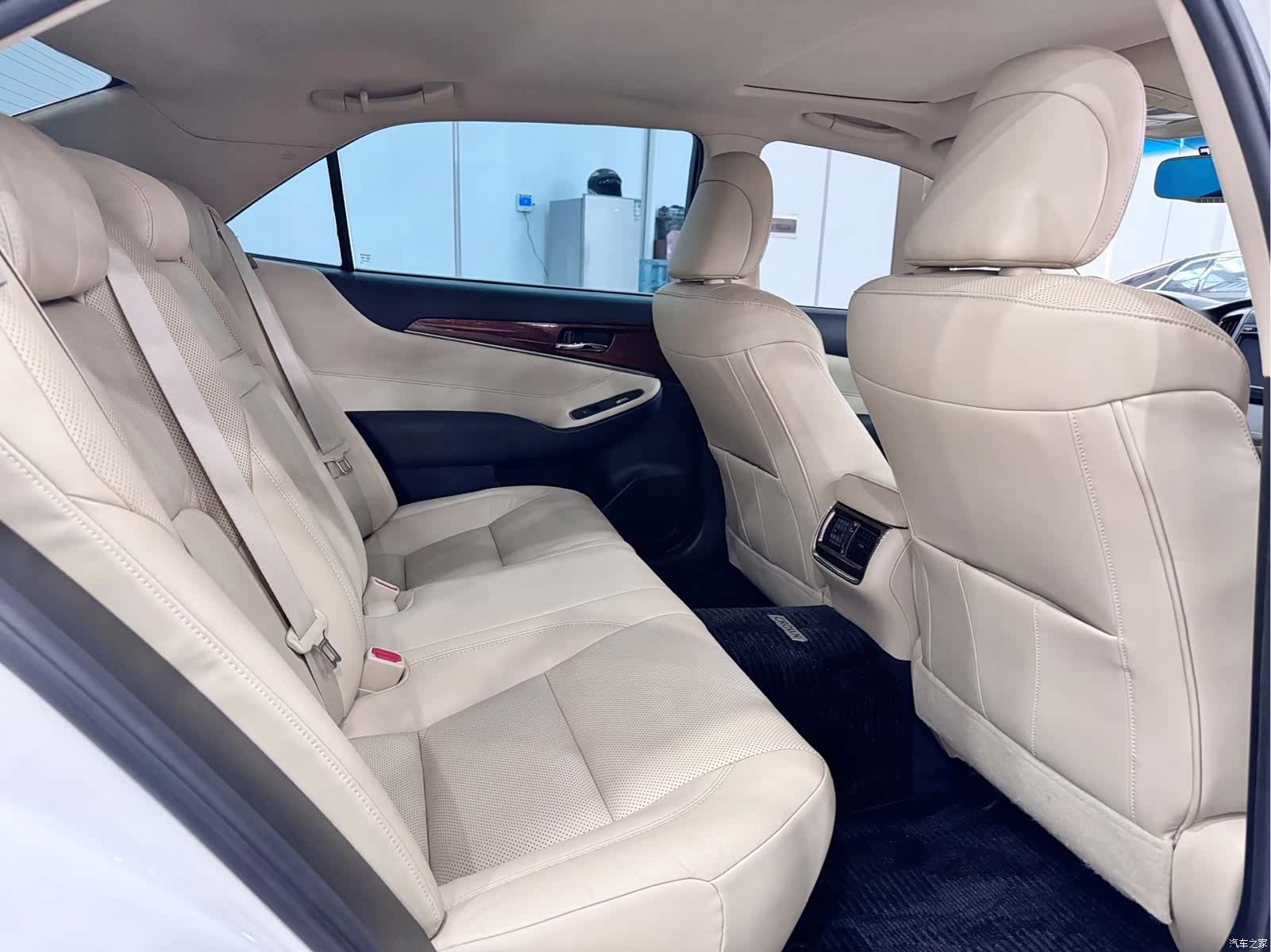 Toyota Crown, 2016 11