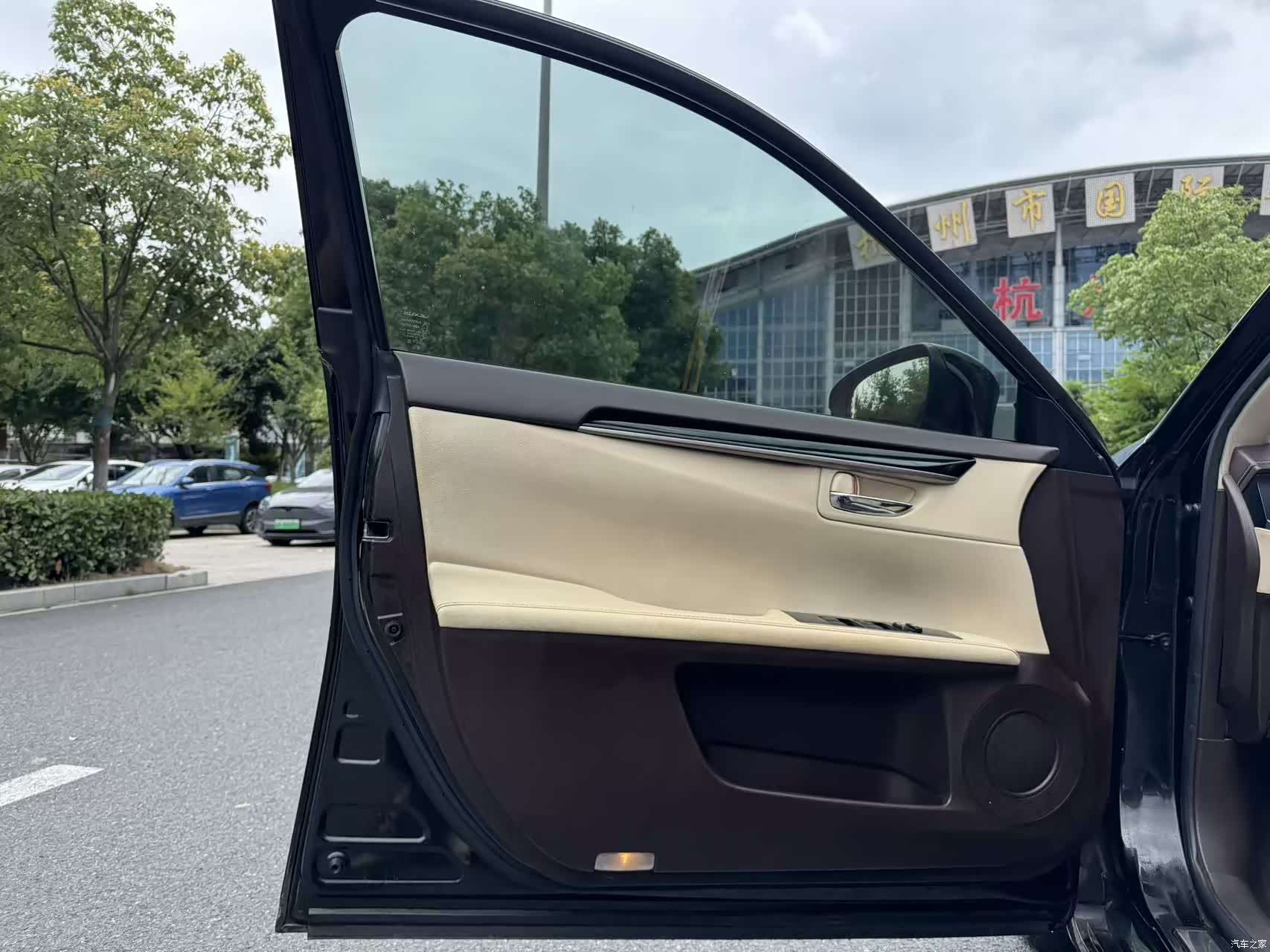 Lexus ES, 2016 8